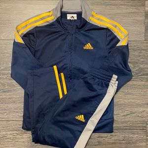 Great condition boys size 5 navy Adidas track suit.